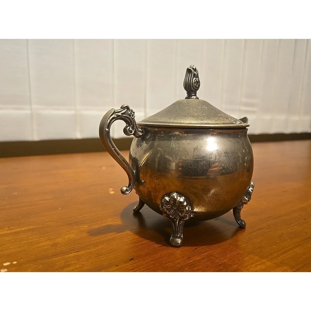 Vintage Leonard Cream and sugar with lid Silver‎ plated footed victorian